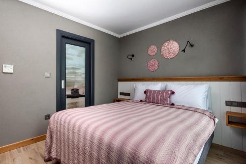 Istanbul Old City Colorful Houses Balat PETRION Hotel Room Type - Superior Double Room