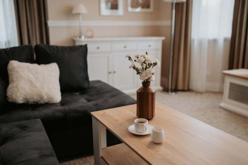 2 queen beds, 1 sofa bed