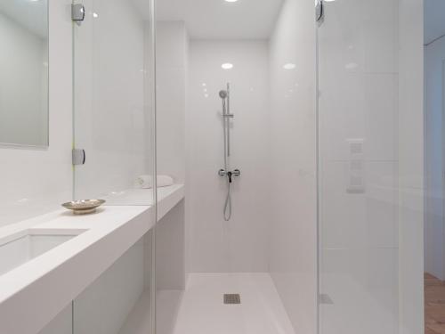 One-Bedroom Apartment with Partial Sea Views image 2