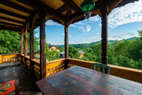 Kert, La sat - Mândră Ioană (La sat - Mandra Ioana) in Salnic Prahova