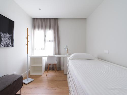 Three-Bedroom Apartment with Partial Sea Views image 9