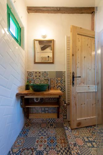 La sat - Mândră Ioană La sat - Mândră Ioană