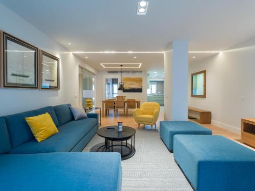 Three-Bedroom Apartment with Partial Sea Views image 4