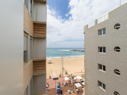 One-Bedroom Apartment with Partial Sea Views image 6
