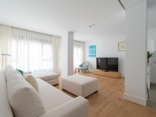 One-Bedroom Apartment with Partial Sea Views image 8