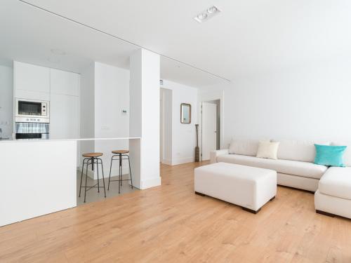 One-Bedroom Apartment with Partial Sea Views image 4