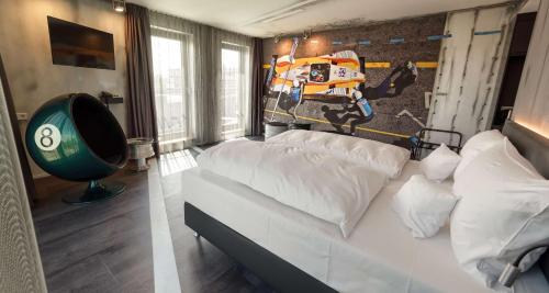 V8 HOTEL Motorworld Region Stuttgart