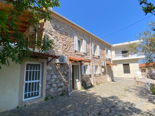 Studio Lakis Barbajonn's Stone House