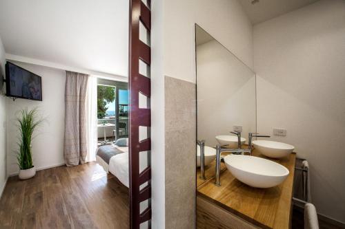 2 twin beds