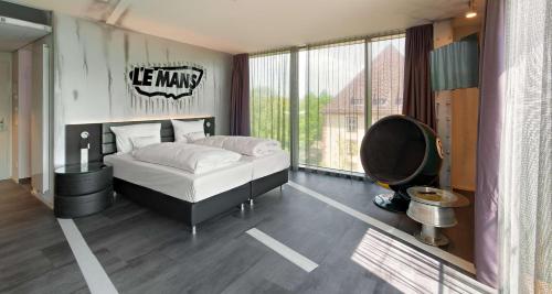 V8 HOTEL Motorworld Region Stuttgart