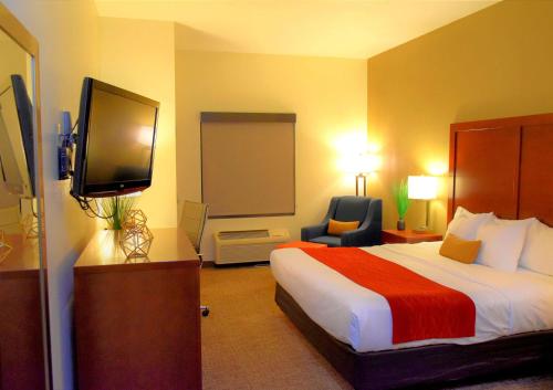 Comfort Inn & Suites Greenville I-70