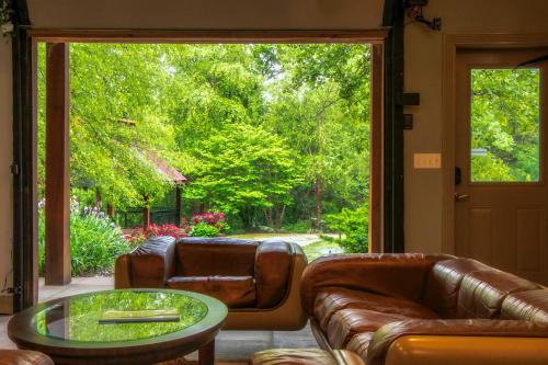 Chalet at Falling Water Close to Bike Trails in Bella Vista, USA