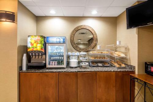 Comfort Suites - image 6