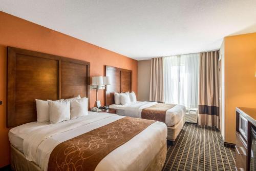 Comfort Suites - image 13