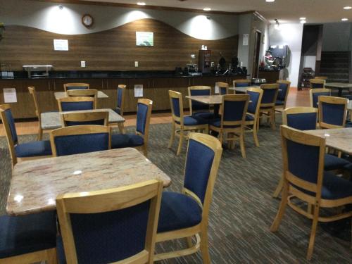 อาหารและเครื่องดื่ม, วินเกท บาย วินด์แฮม ไบรตัน (Wingate by Wyndham Brighton) in ไบร์ทตัน (MI)