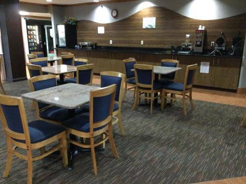 อาหารและเครื่องดื่ม, วินเกท บาย วินด์แฮม ไบรตัน (Wingate by Wyndham Brighton) in ไบร์ทตัน (MI)