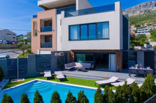 Villa Lumani ** Luxury residence near Split ** - Accommodation - Kučine