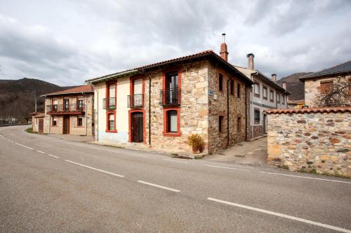 Casa rural Salomé, Mora de Luna, al lado del río Luna