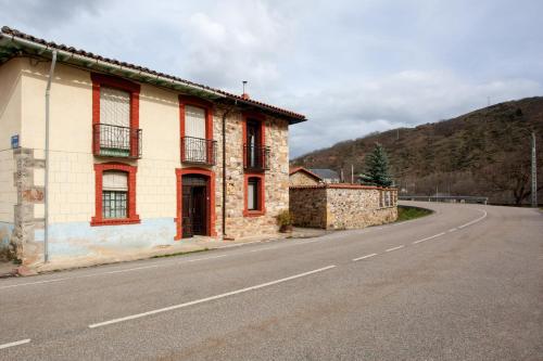 Casa rural Salomé, Mora de Luna, al lado del río Luna