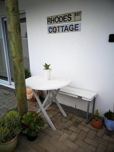 Rhodes Ave Cottage