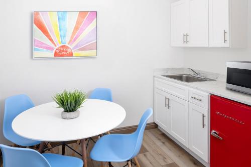 Queen Room with Kitchenette