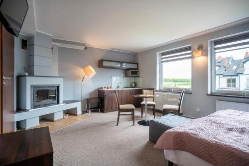 1 king bed, 1 sofa bed