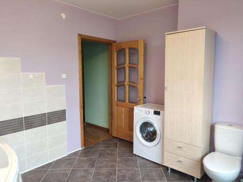 Spacious & Cozy Apartment with Forest View, Zapyškis (foto 10)