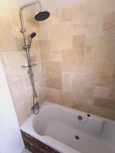 Baño, Gîte Lou (Gite Lou) in Chateauroux-Alpes