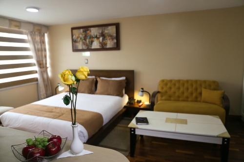 1 king bed, 1 sofa bed