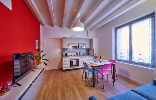 Apartment with Mountain View