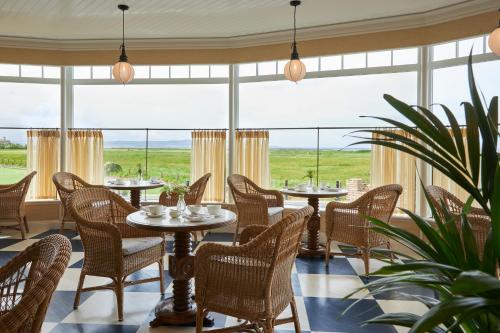 Marine Hotel