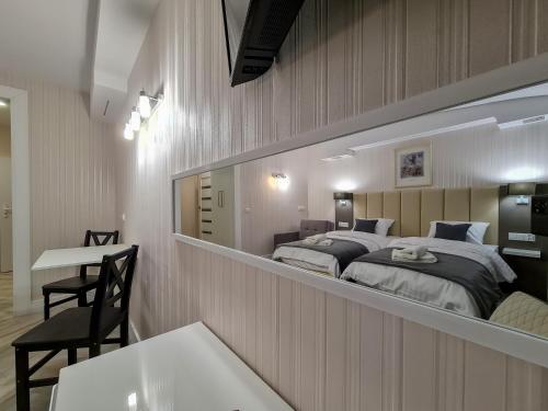 2 twin beds