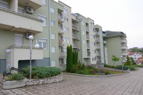 Apartman NEDA - 5 minuta od centra - Location saisonnière - Vrnjačka Banja
