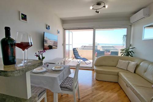 Apartment Summer Vibes Split