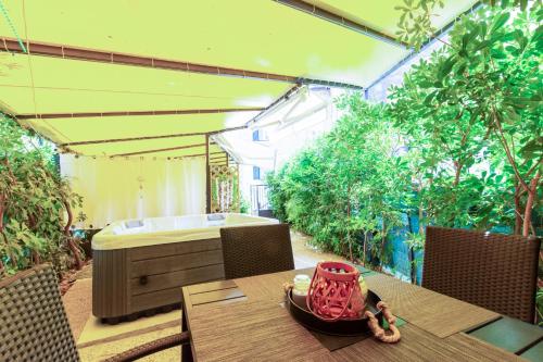 Apartments Johnny Split Croatia with Hot Tub, Spalato (Split) (foto 8)