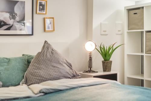 One-Bedroom Apartment image 5