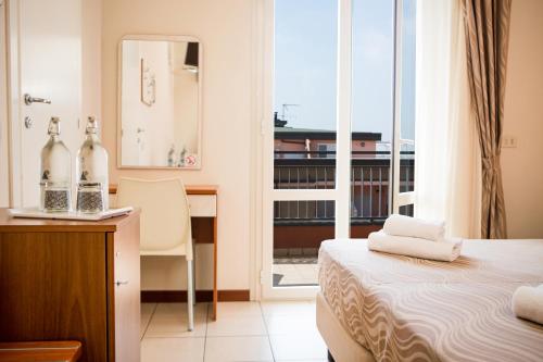Unique Hotel - image 13