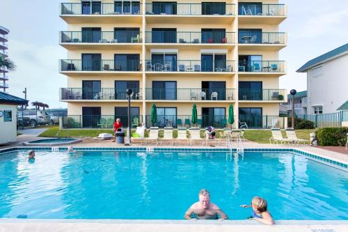Sunglow Resort 305 1 Bedroom Sleeps 4 Ocean View Heated Pool WiFi - image 6