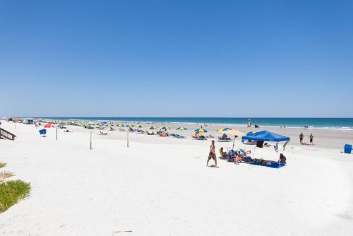 Sunglow Resort 305 1 Bedroom Sleeps 4 Ocean View Heated Pool WiFi - image 11