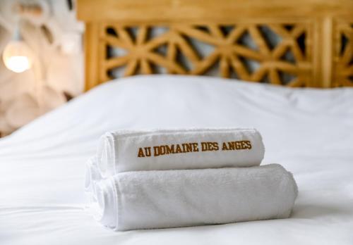 Au domaine des anges Gites avec Jacuzzi privatif dans la chambre