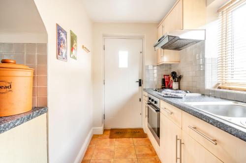 Cabbage Hall Cottage - image 2
