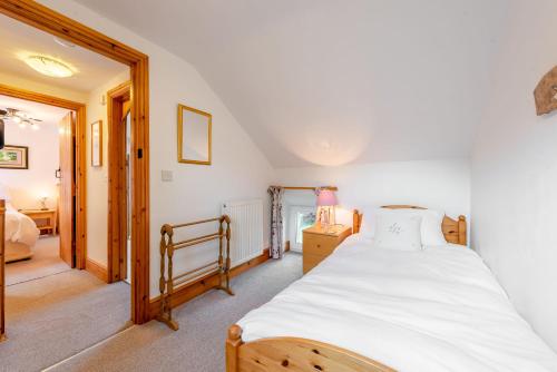 Cwmdu Cottage - image 14
