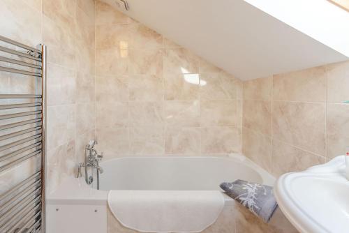 Cwmdu Cottage - image 3
