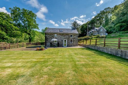 Cwmdu Cottage - image 2