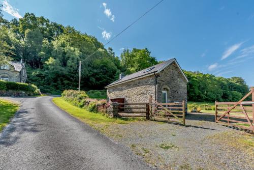 Cwmdu Cottage - main image