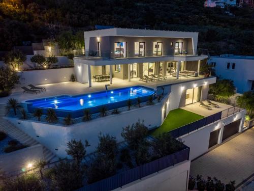 Luxurious Villa ADA; hot tub, sauna, gym, pool – khách sạn tại Borak