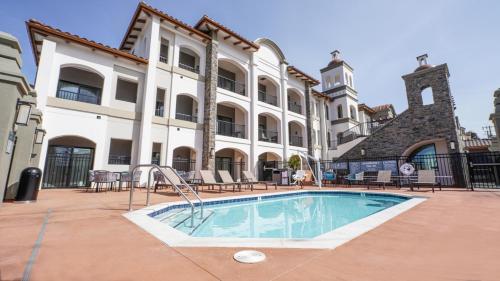 泳池, 溫德姆旗下聖克魯斯拉昆塔酒店及套房 (La Quinta Inn & Suites by Wyndham Santa Cruz) in 聖塔克魯茲市中心