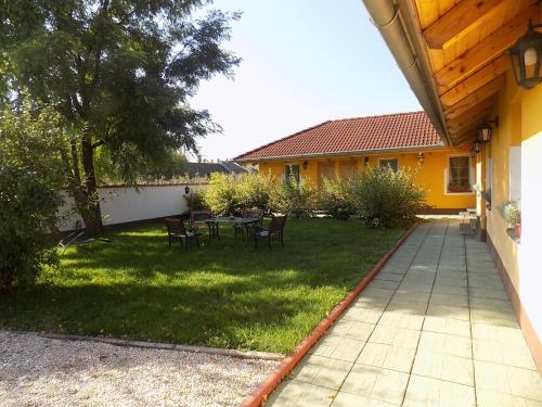 Platan Panzio in นยูล