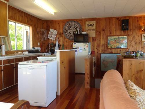 Relax Lakeside - Five Mile Bay Holiday Home - image 3