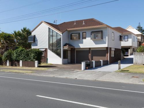 At The Bay - Mt Maunganui Holiday Home